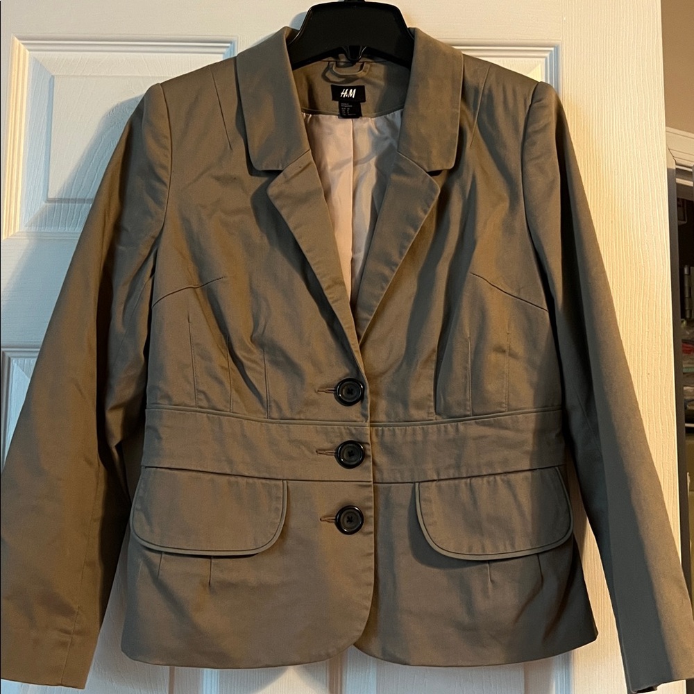 H&M Beige Buttoned Blazer